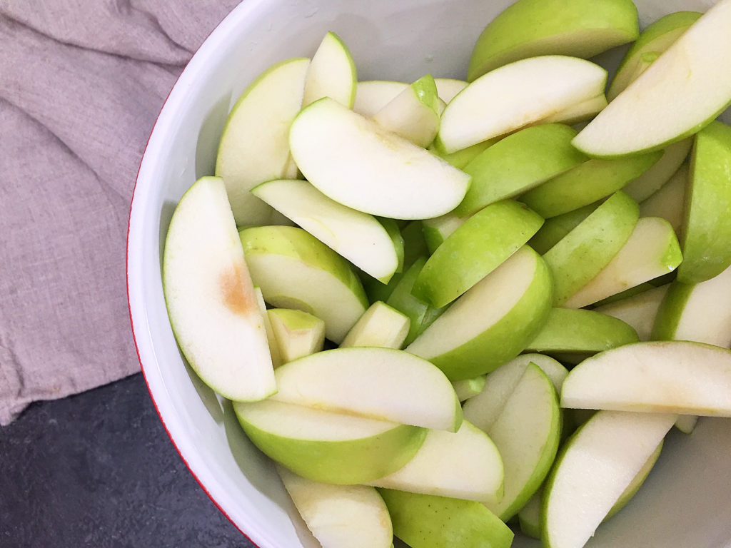 bowl of sliced apples