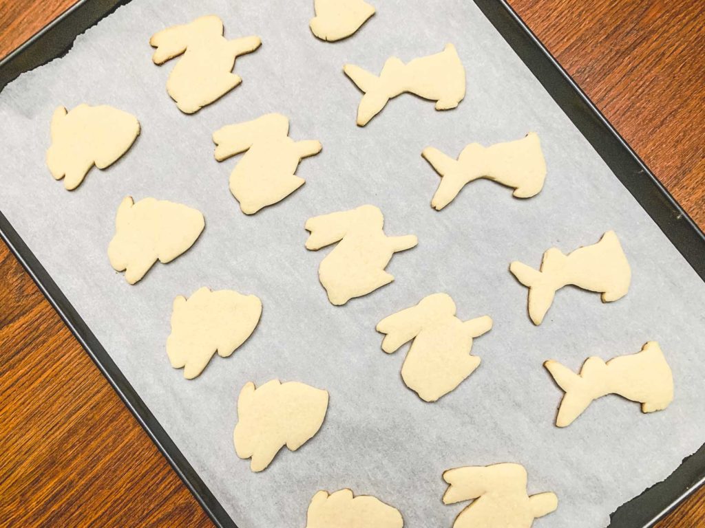 baked sugar cookies on tray