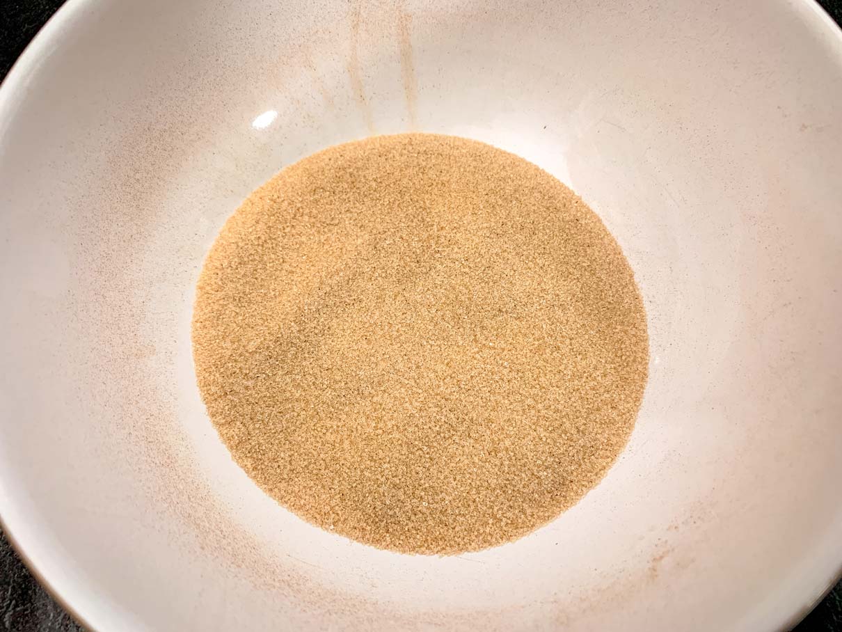 bowl of cinnamon & sugar mixed together